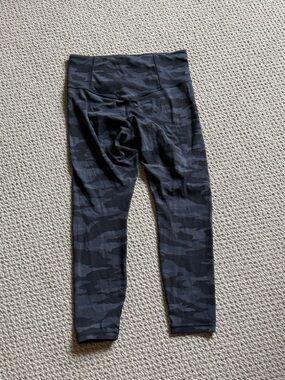 Athleta Black & Dark Gray Camo Leggings like new